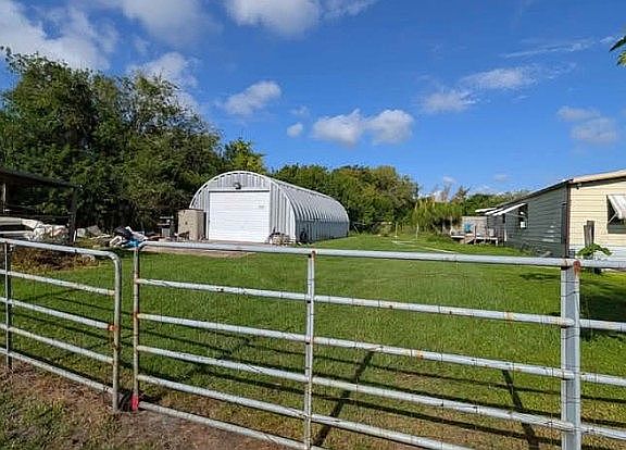 4th image of 2505 Wiley Ave