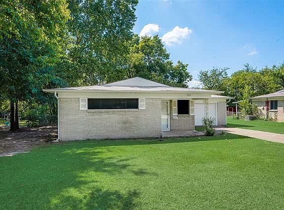 3rd image of 709 Lakeside Dr