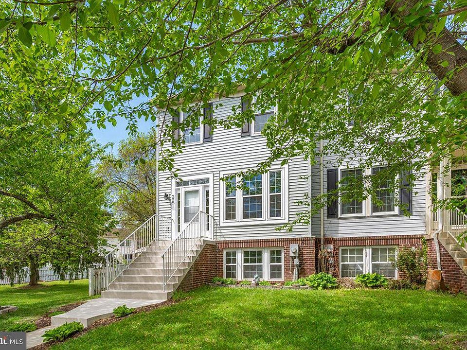 1st image of 228 Heritage Ct