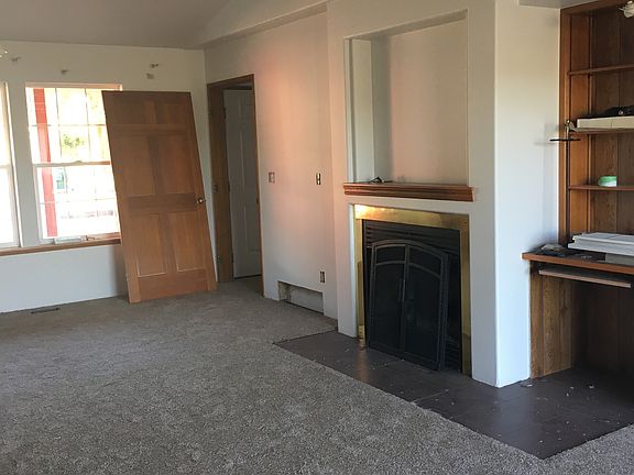 Large one bedroom home (~800 sq. ft.) With separate living r