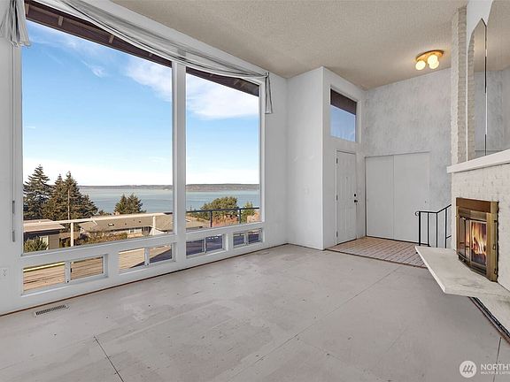3rd image of 5749 Overlook Ave NE