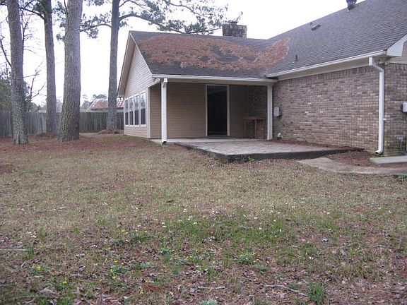 Covered/uncovered patio area