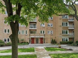 1333 Maple Ave APT 4A, Evanston, IL 60201