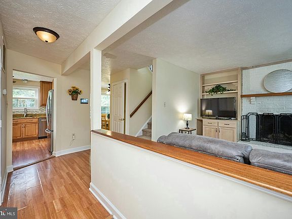 5th image of 806 Rust Dr NE