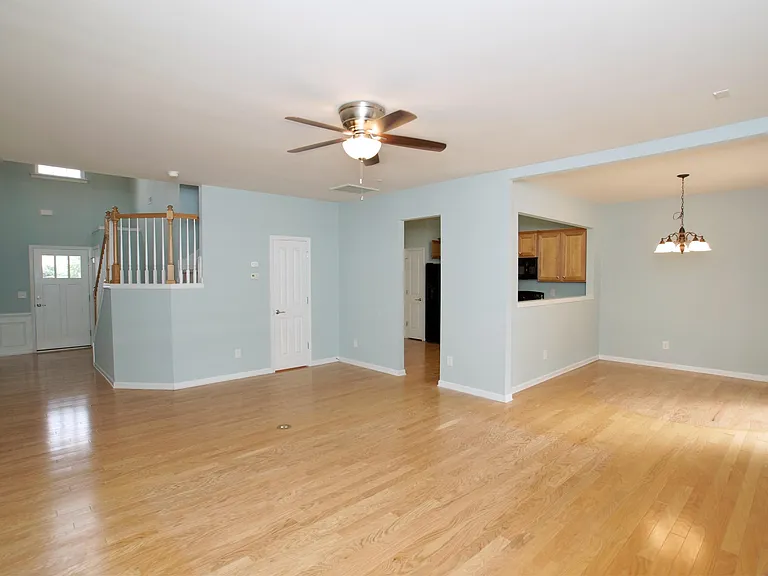 2105 Corwith Dr — Photo 24