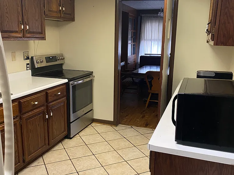 830 Midland Ave — Photo 5