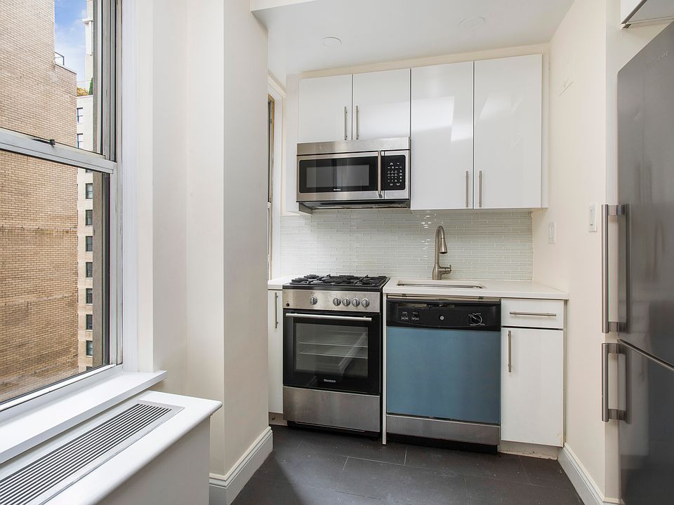 2nd image of 309 W 57th St APT 1104