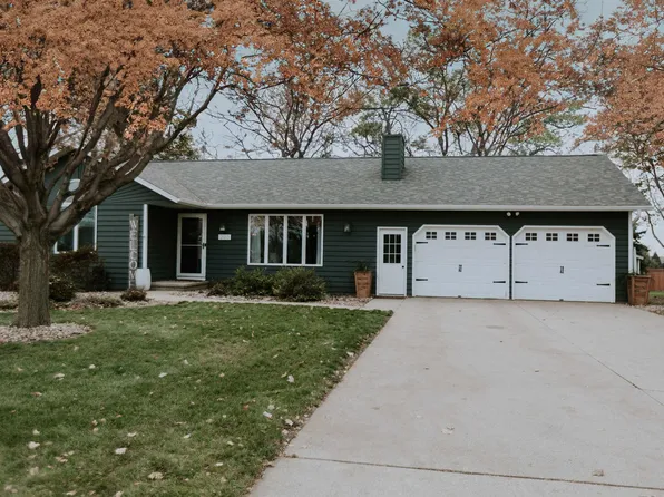 223 19th St SE, Sioux Center, IA 51250