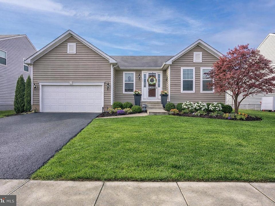 1st image of 128 Sparkling Brook Rd