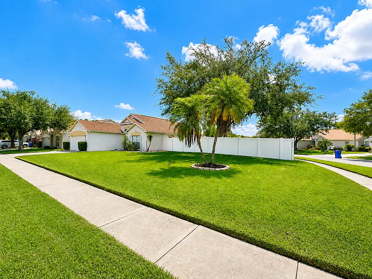 4201 Pine Isle Dr — Photo 3
