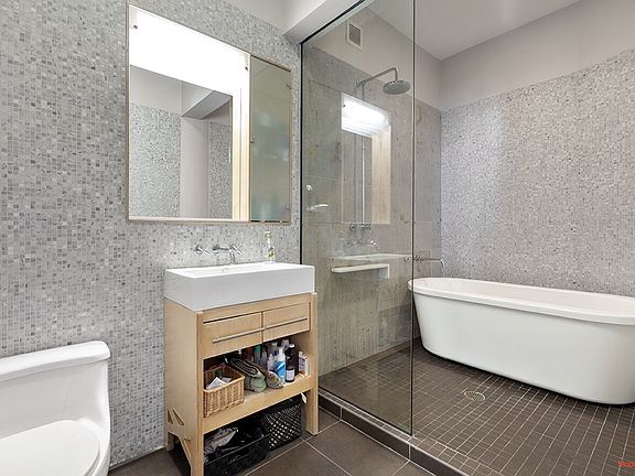 5th image of 2728 Thomson Ave Unit 242