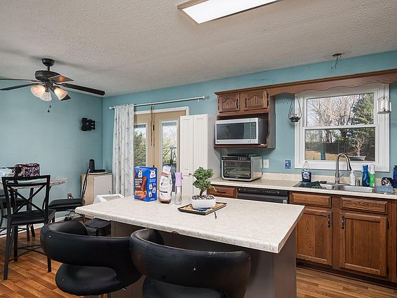 4th image of 902 Countryside Dr