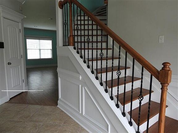 4th image of 709 Eden Ln