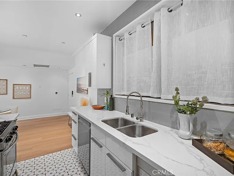 828 N Hudson Ave #106 — Photo 11