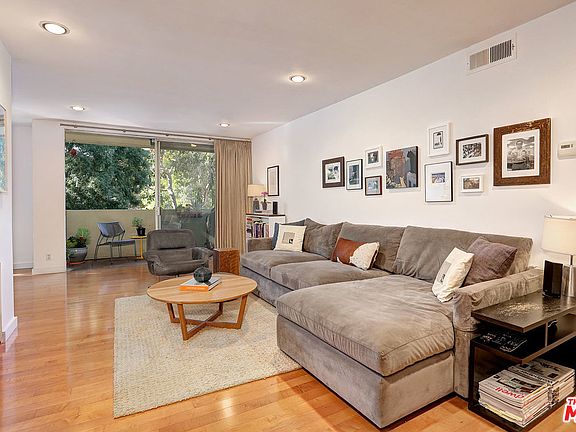 3rd image of 1010 N Kings Rd APT 205