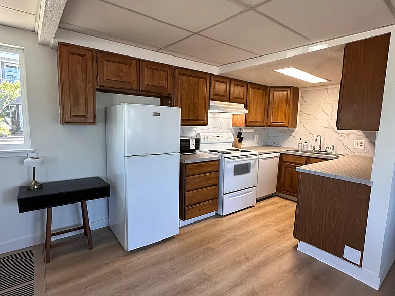405 NE Bridgeton Rd — Photo 16