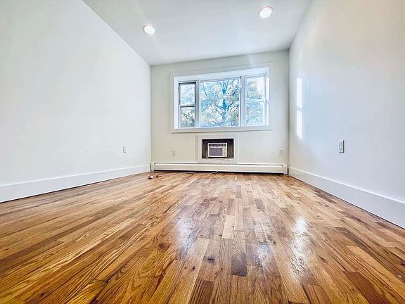 4th image of 43 Irving Pl #B