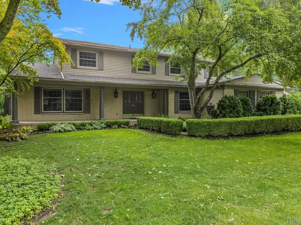 21634 E Valley Woods Dr, Beverly Hills, MI 48025