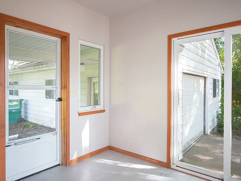 216 N Church St — Photo 23