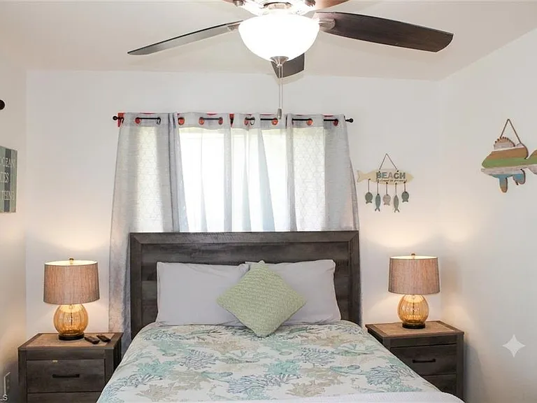 1025 NE Van Loon Ln — Photo 10
