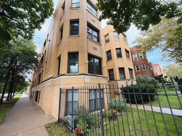 2222 W Rosemont Ave APT 2E, Chicago, IL 60659