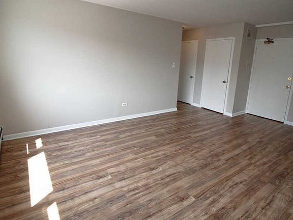 2nd image of 2035 W Granville Ave APT 409