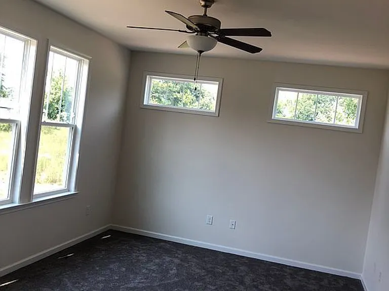 31 Brooks Dr — Photo 2