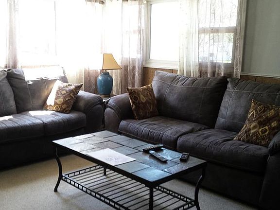 2nd image of 2889 Denman Dr