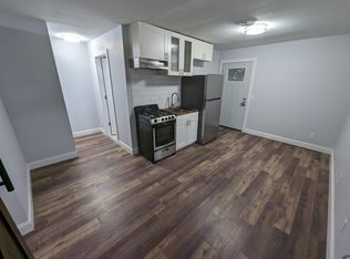 205 Oskaloosa St #110, Pella, IA 50219