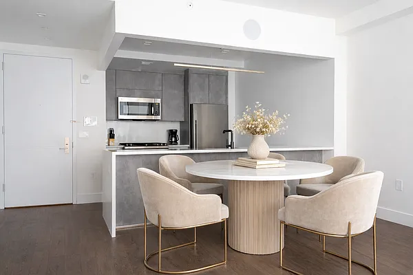 Rented by Kahen Properties | media 3
