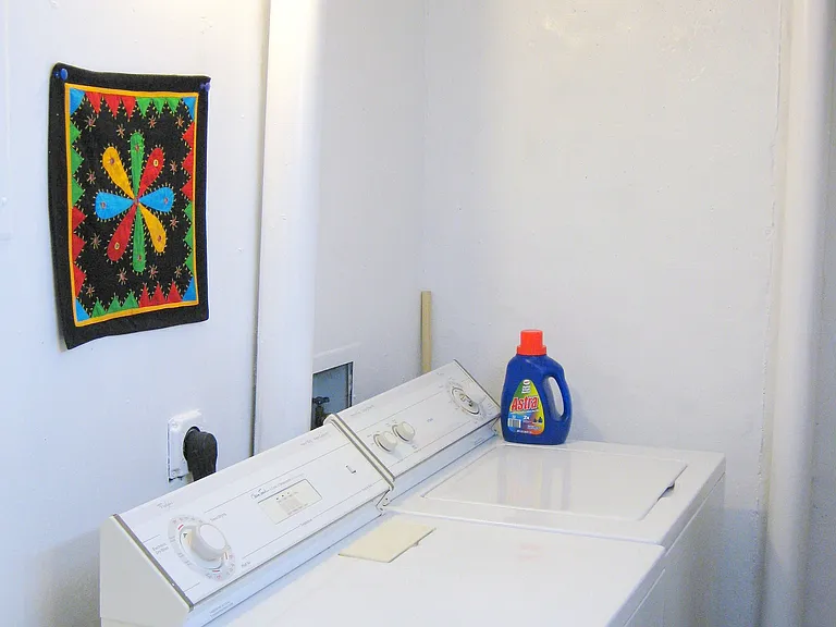 544 E Graham Pl — Photo 12