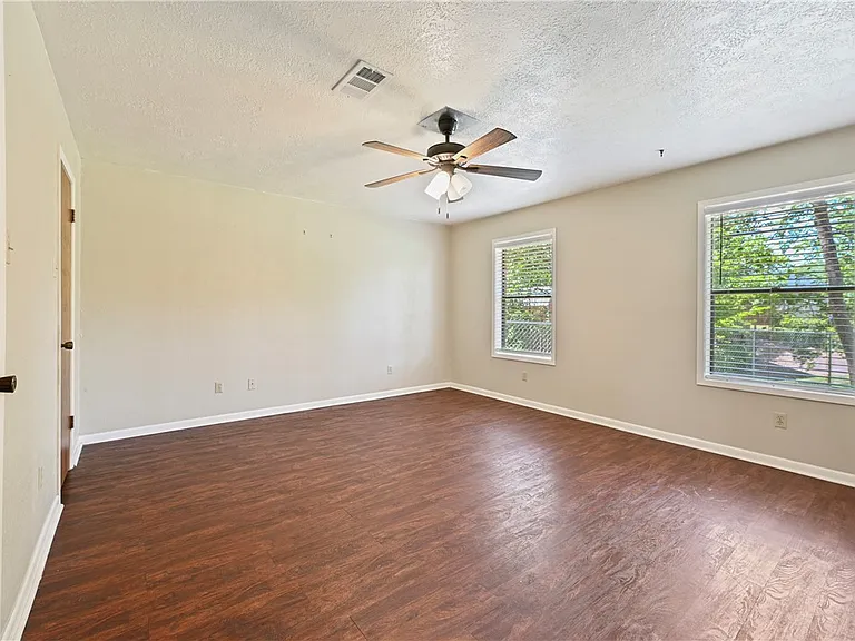 2505 Rustling Oaks Dr — Photo 11