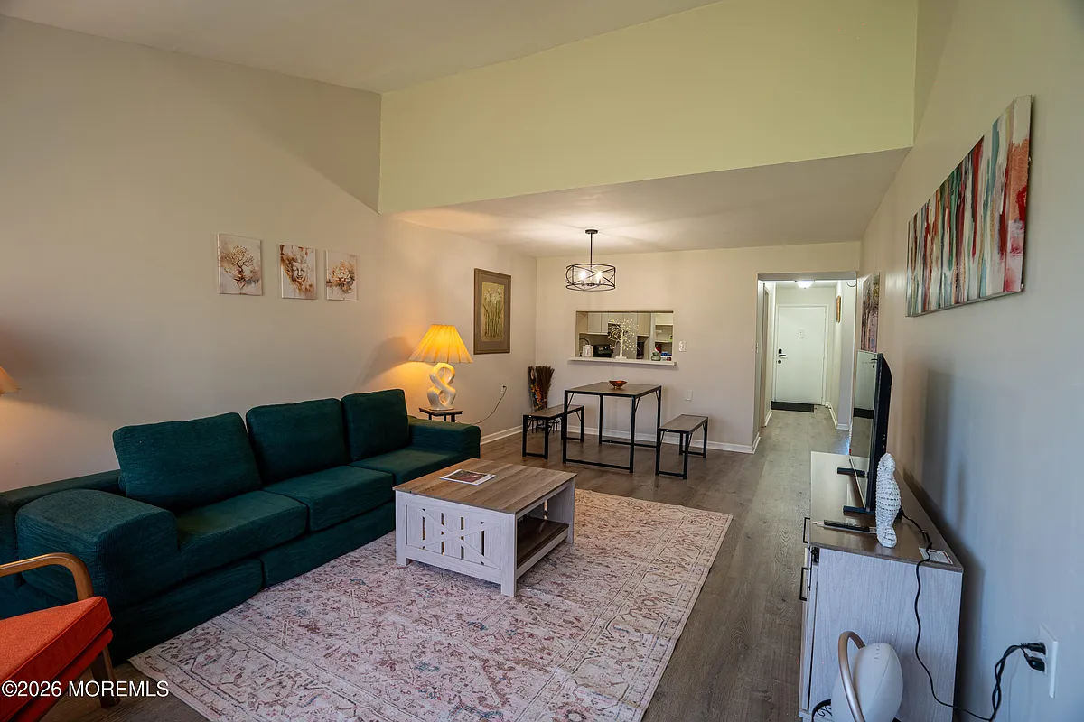 Building Photo - 5C Twin Rivers Dr #C