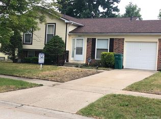 29063 Riveroak Dr, Romulus, MI 48174