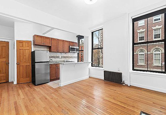 3rd image of 328 W 12th St APT 2S