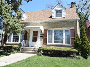 835 Webster Ln, Des Plaines, IL