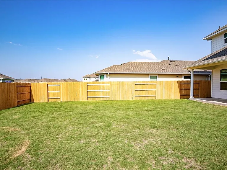 226 Trailside Ln — Photo 29