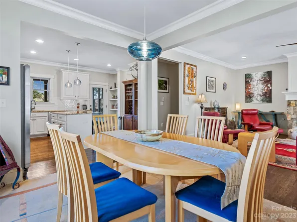 2 Old Bridge Cir, Fairview, NC 28730