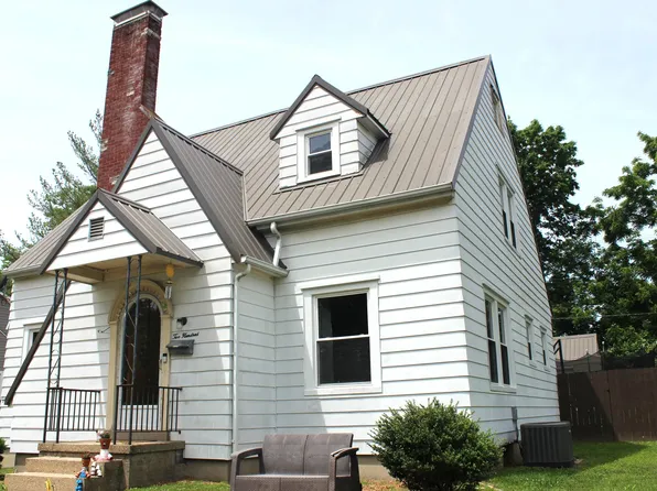 200 E Bennett St, Salem, IL 62881