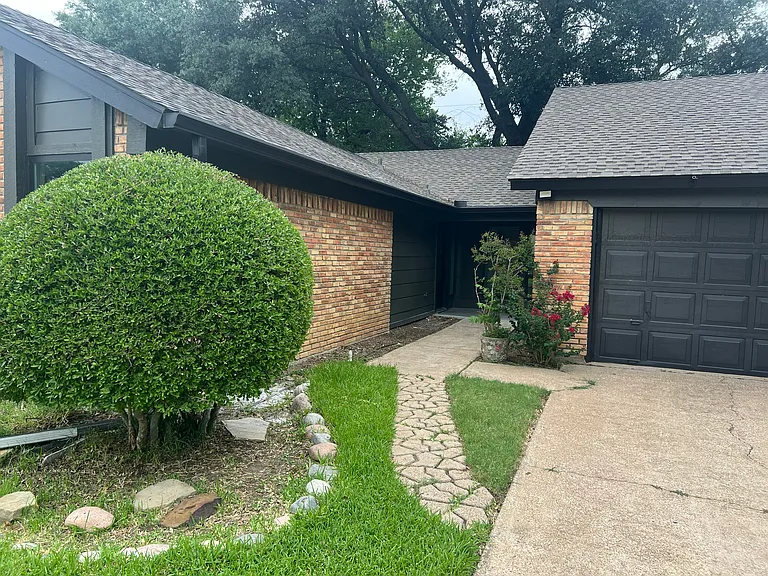 601 N Riverside Dr — Photo 2