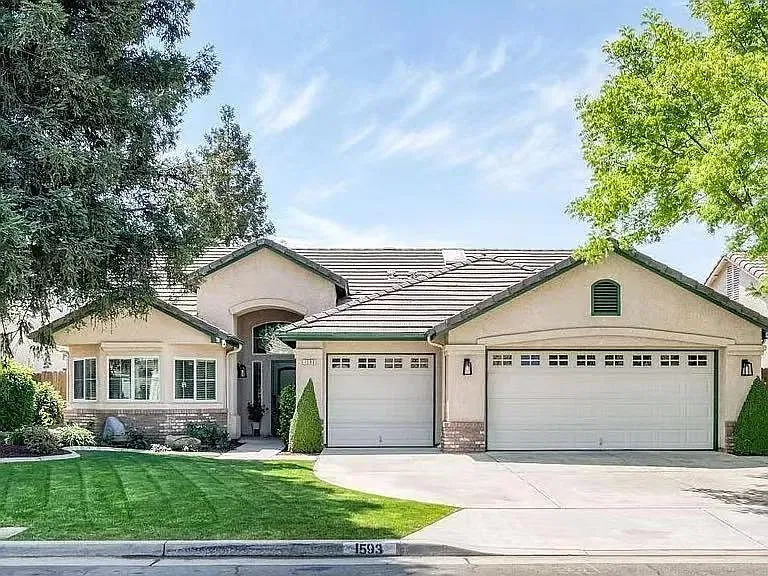 1593 E Granada Ave