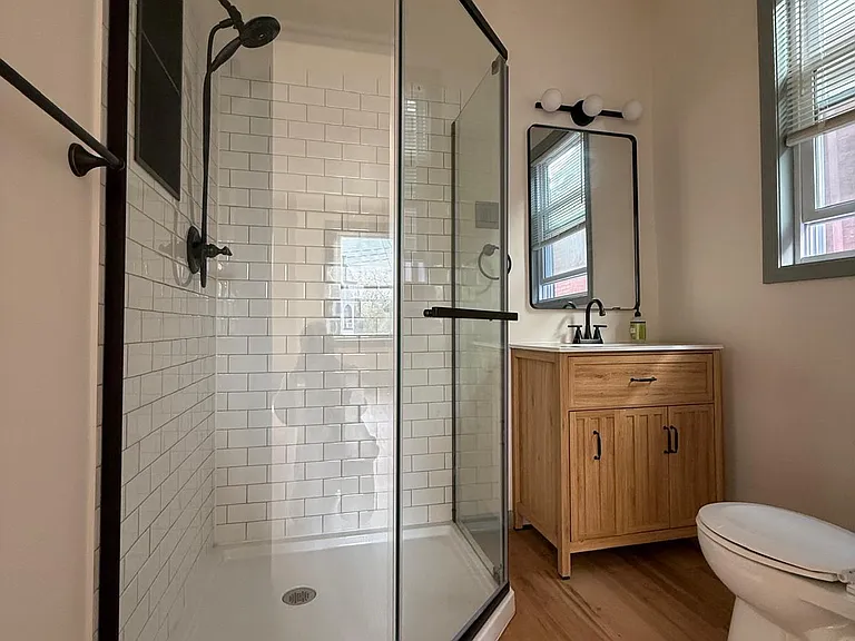 359 Stratford Ave #2F — Photo 4