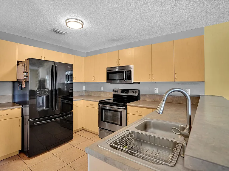 3331 Commodore Ct — Photo 2