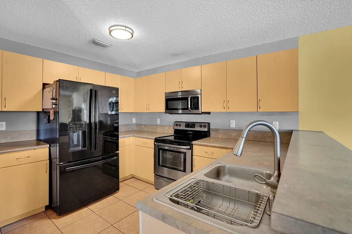 Building Photo - 3331 Commodore Ct