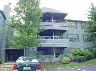 1002 Woodhaven Dr, Edison, NJ