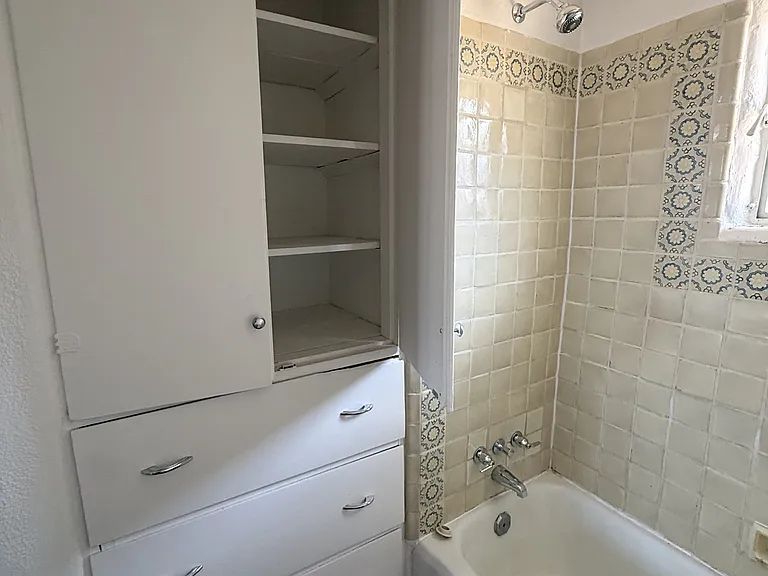 118-120 W Berger St #A — Photo 11