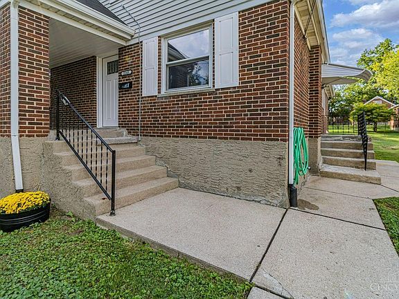 3rd image of 2245 Bremont Ave
