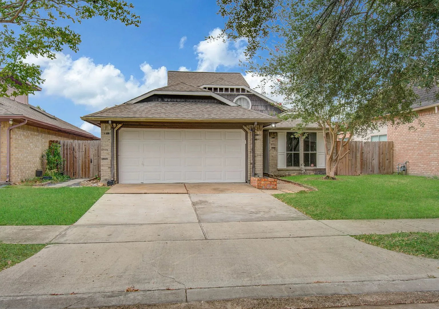 Move-In Ready 3BR Home Near Dining, Shopping & Major Highways — Photo 1