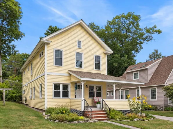 10 Birch Lane, Cumberland, ME 04110