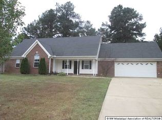 48 Hummingbird Ln, Byhalia, MS 38611